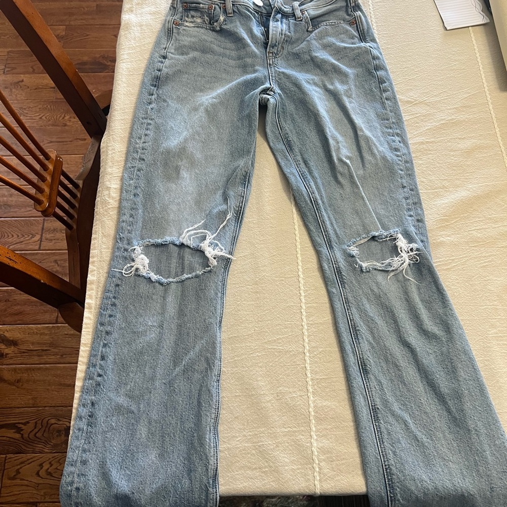 American Eagle, distressed knees, size 2!